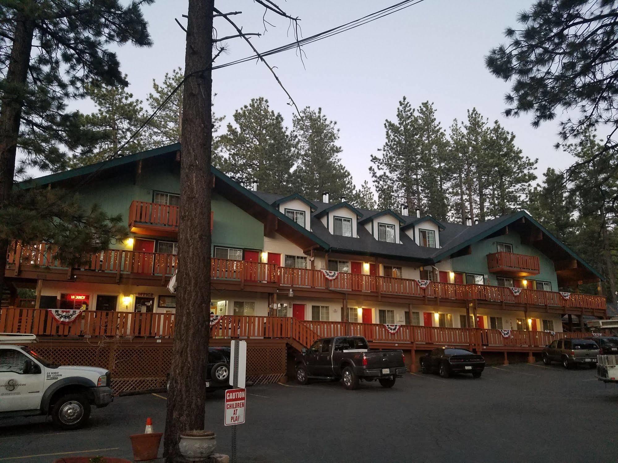 Honey Bear Lodge & Cabins Біг-Бер-Лейк Екстер'єр фото